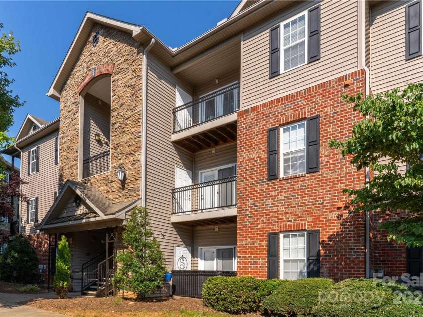 332 Appeldoorn Circle, Asheville, NC 28803.  MLS# CAR4279509, YatesRealty ID 27033. 