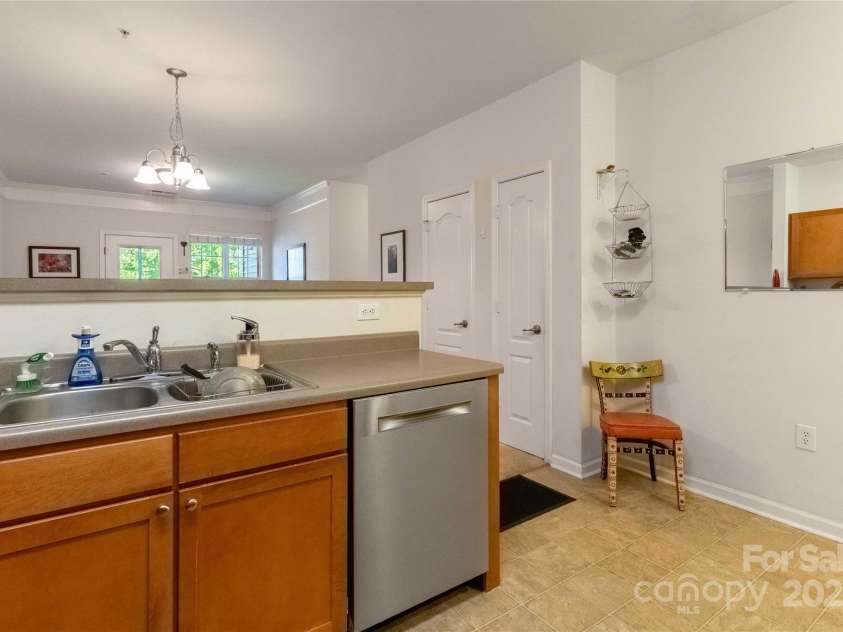 332 Appeldoorn Circle, Asheville, NC 28803.  MLS# CAR4279509, YatesRealty ID 27033. 