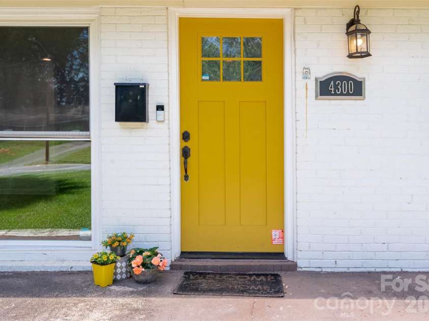 4300 Dowling Drive, Charlotte, NC 28205.  MLS# CAR4382193, YatesRealty ID 27034. 4300 Dowling Drive