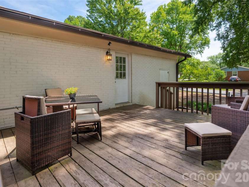 4300 Dowling Drive, Charlotte, NC 28205.  MLS# CAR4382193, YatesRealty ID 27034. 