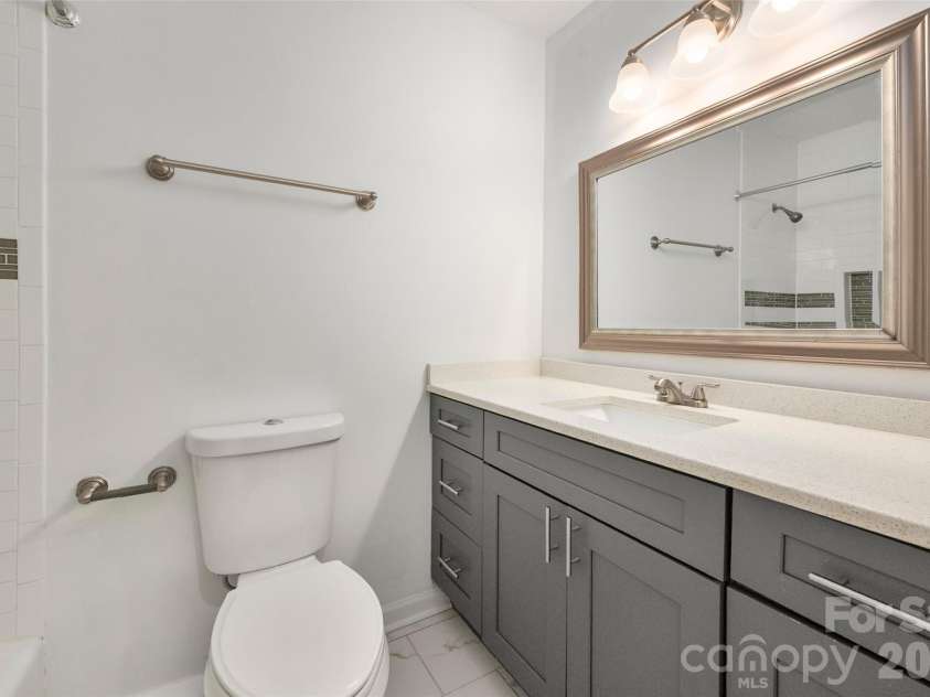 4300 Dowling Drive, Charlotte, NC 28205.  MLS# CAR4382193, YatesRealty ID 27034. Bathroom #2