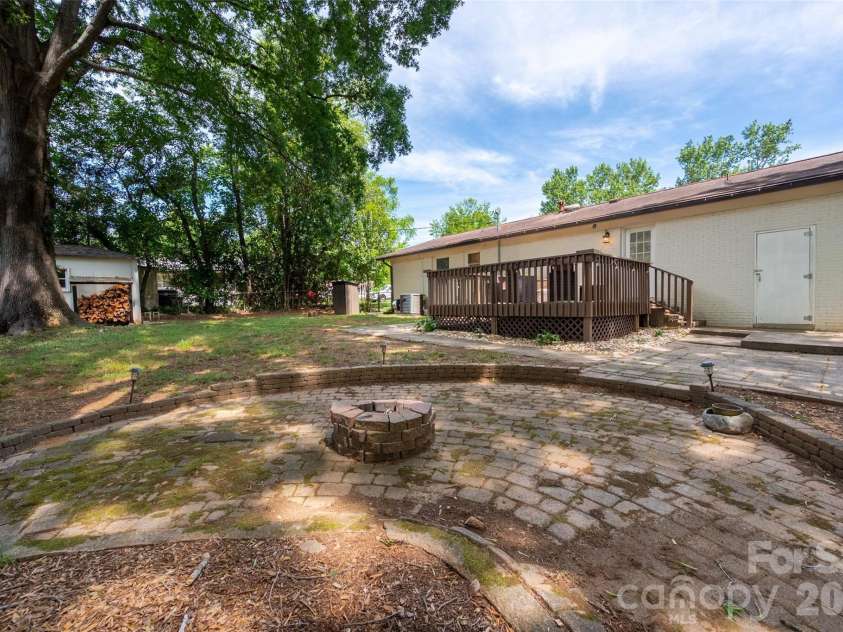 4300 Dowling Drive, Charlotte, NC 28205.  MLS# CAR4382193, YatesRealty ID 27034. Firepit