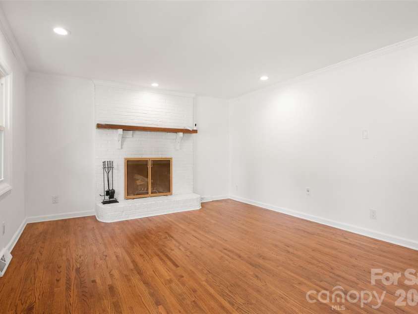 4300 Dowling Drive, Charlotte, NC 28205.  MLS# CAR4382193, YatesRealty ID 27034. Wood Burning Fireplace