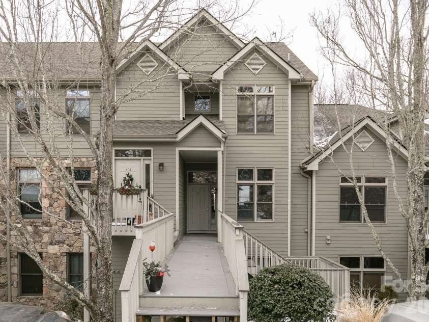 10 Stoney Falls Loop, Burnsville, NC 28714.  MLS# CAR4364156, YatesRealty ID 27036. 