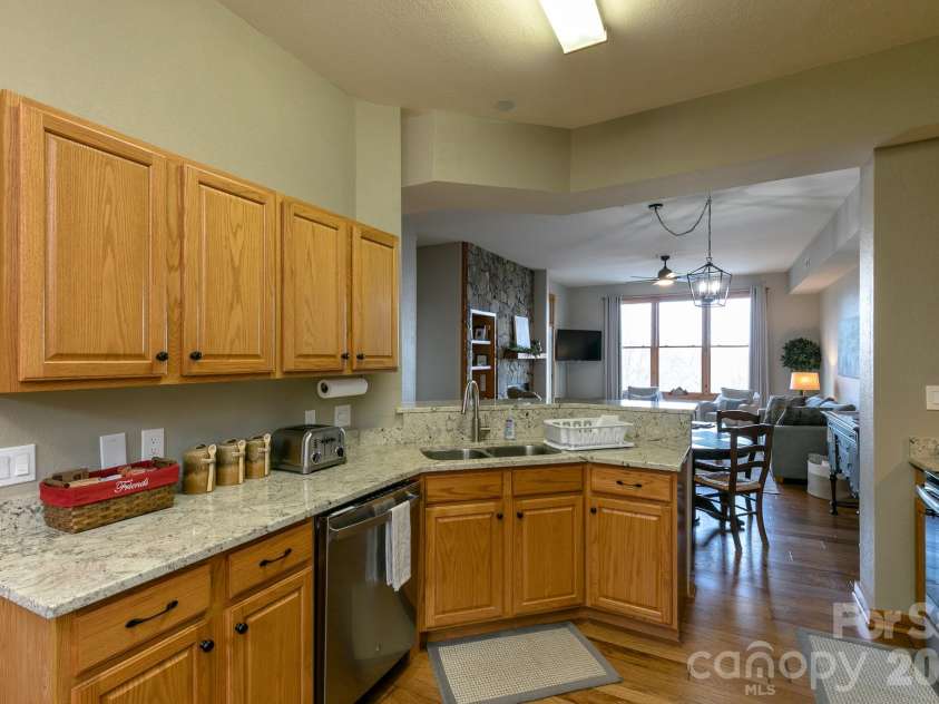 10 Stoney Falls Loop, Burnsville, NC 28714.  MLS# CAR4364156, YatesRealty ID 27036. 