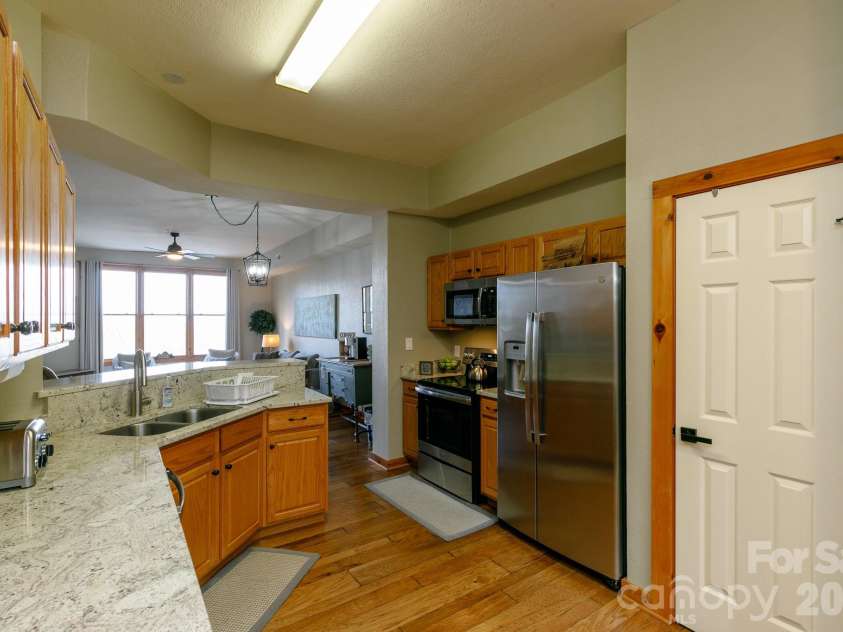 10 Stoney Falls Loop, Burnsville, NC 28714.  MLS# CAR4364156, YatesRealty ID 27036. 