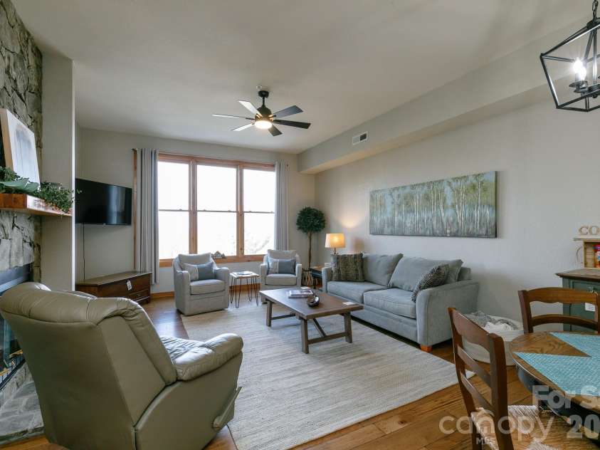 10 Stoney Falls Loop, Burnsville, NC 28714.  MLS# CAR4364156, YatesRealty ID 27036. 