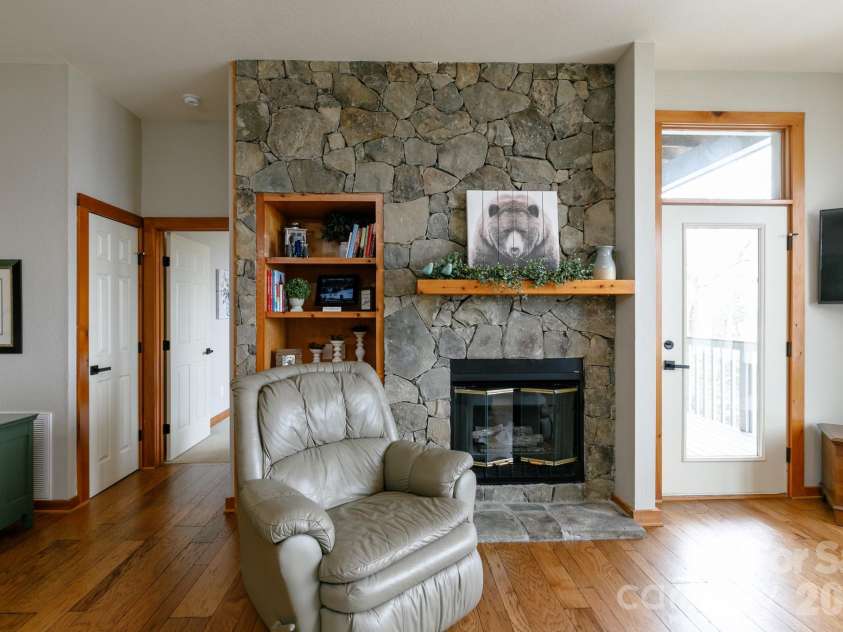 10 Stoney Falls Loop, Burnsville, NC 28714.  MLS# CAR4364156, YatesRealty ID 27036. 