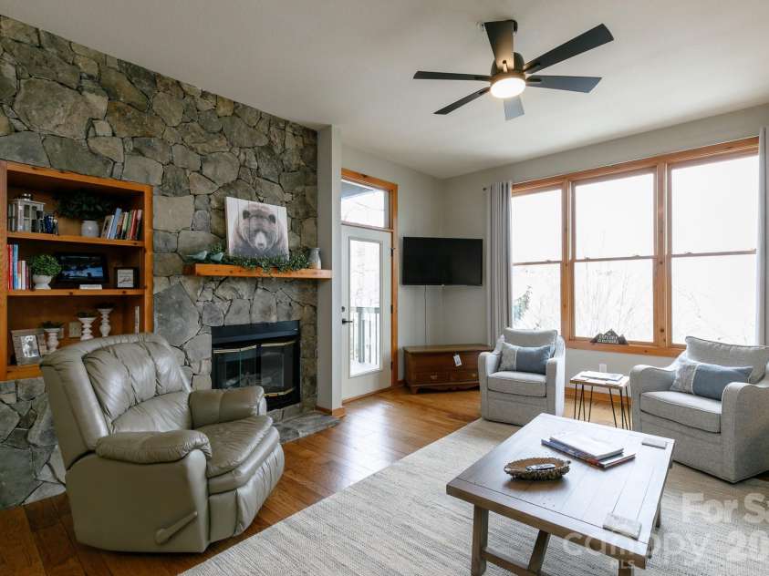 10 Stoney Falls Loop, Burnsville, NC 28714.  MLS# CAR4364156, YatesRealty ID 27036. 
