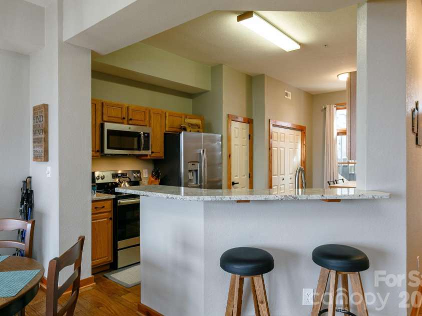 10 Stoney Falls Loop, Burnsville, NC 28714.  MLS# CAR4364156, YatesRealty ID 27036. 