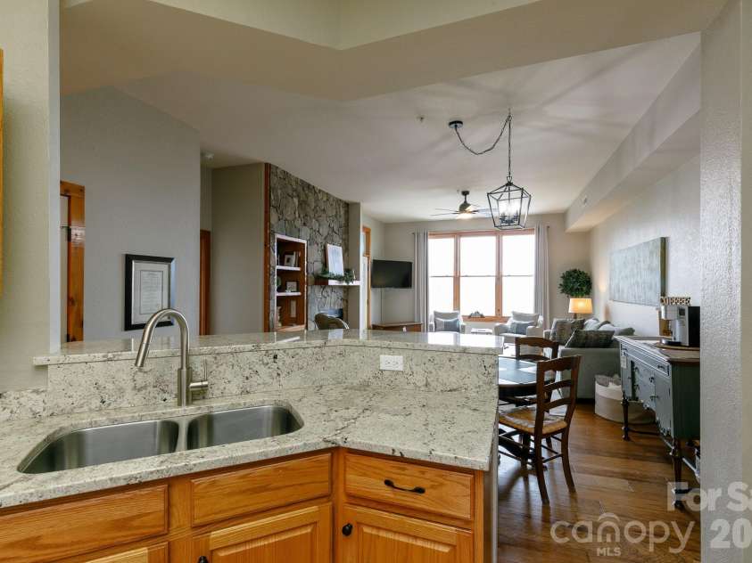 10 Stoney Falls Loop, Burnsville, NC 28714.  MLS# CAR4364156, YatesRealty ID 27036. 