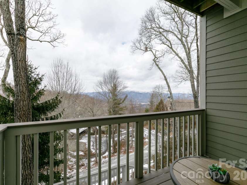 10 Stoney Falls Loop, Burnsville, NC 28714.  MLS# CAR4364156, YatesRealty ID 27036. 