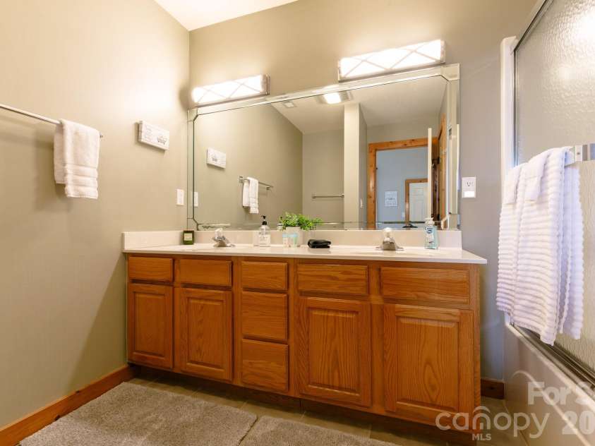 10 Stoney Falls Loop, Burnsville, NC 28714.  MLS# CAR4364156, YatesRealty ID 27036. 