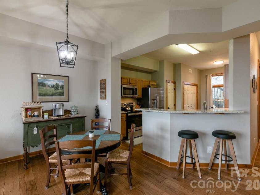 10 Stoney Falls Loop, Burnsville, NC 28714.  MLS# CAR4364156, YatesRealty ID 27036. 