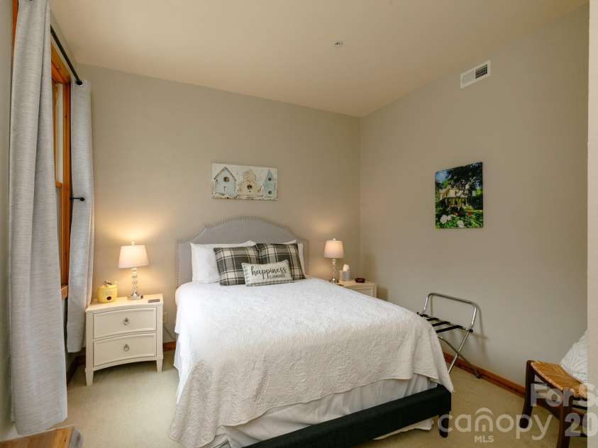 10 Stoney Falls Loop, Burnsville, NC 28714.  MLS# CAR4364156, YatesRealty ID 27036. 