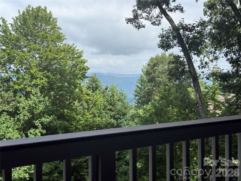 10 Stoney Falls Loop, Burnsville, NC 28714.  MLS# CAR4364156, YatesRealty ID 27036. 