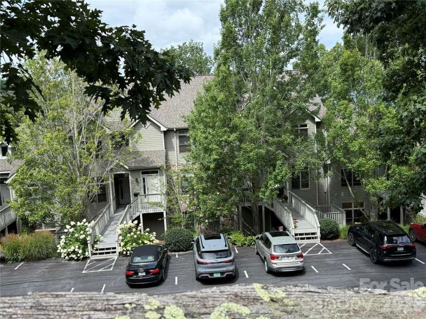 10 Stoney Falls Loop, Burnsville, NC 28714.  MLS# CAR4364156, YatesRealty ID 27036. 