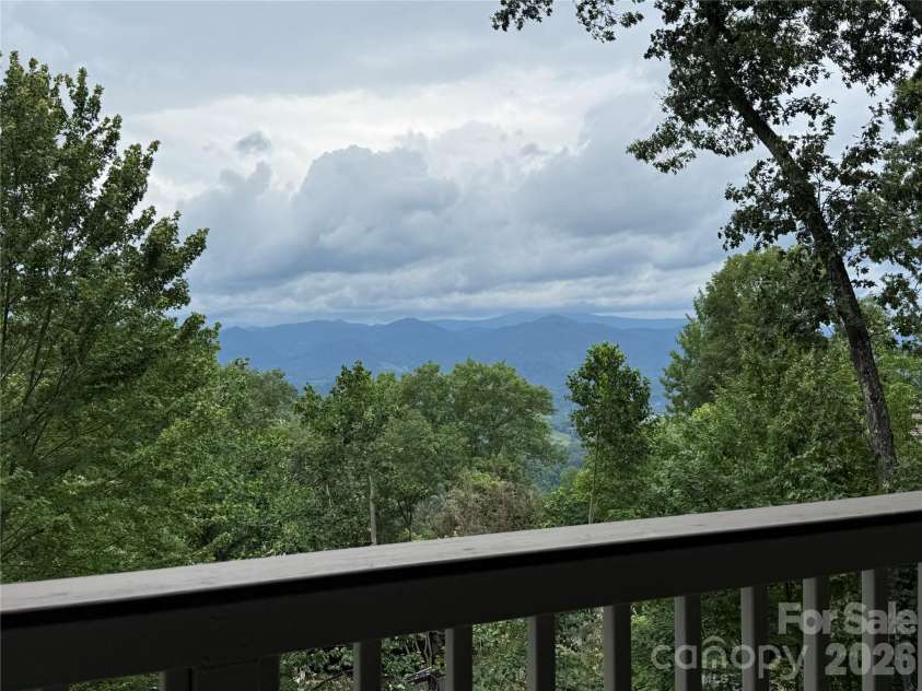10 Stoney Falls Loop, Burnsville, NC 28714.  MLS# CAR4364156, YatesRealty ID 27036. 