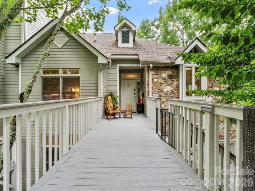 10 Stoney Falls Loop, Burnsville, NC 28714.  MLS# CAR4411184, YatesRealty ID 27036. 