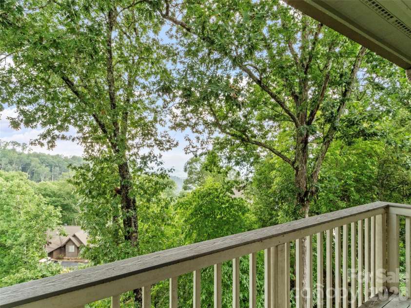 10 Stoney Falls Loop, Burnsville, NC 28714.  MLS# CAR4411184, YatesRealty ID 27036. 