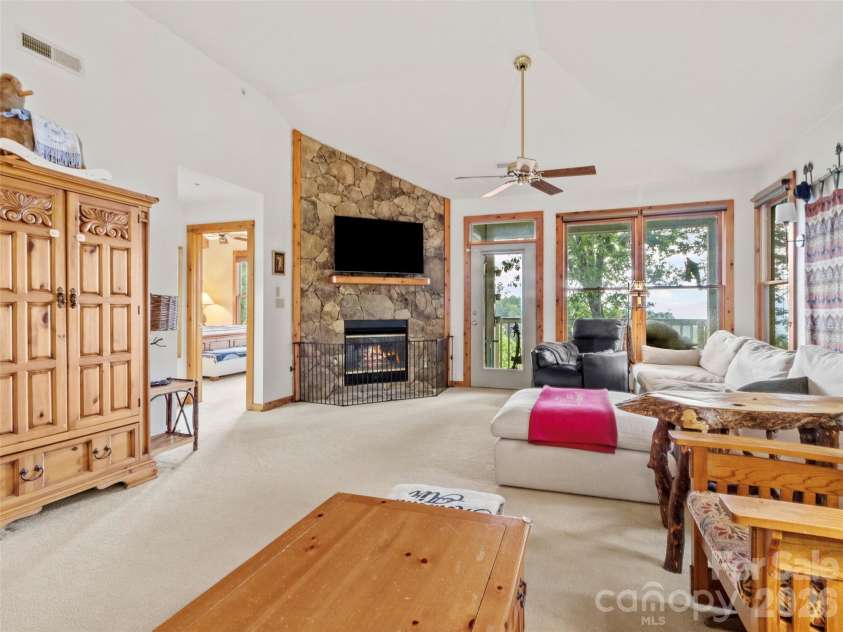 10 Stoney Falls Loop, Burnsville, NC 28714.  MLS# CAR4411184, YatesRealty ID 27036. 