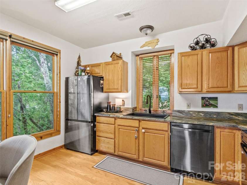 10 Stoney Falls Loop, Burnsville, NC 28714.  MLS# CAR4411184, YatesRealty ID 27036. 