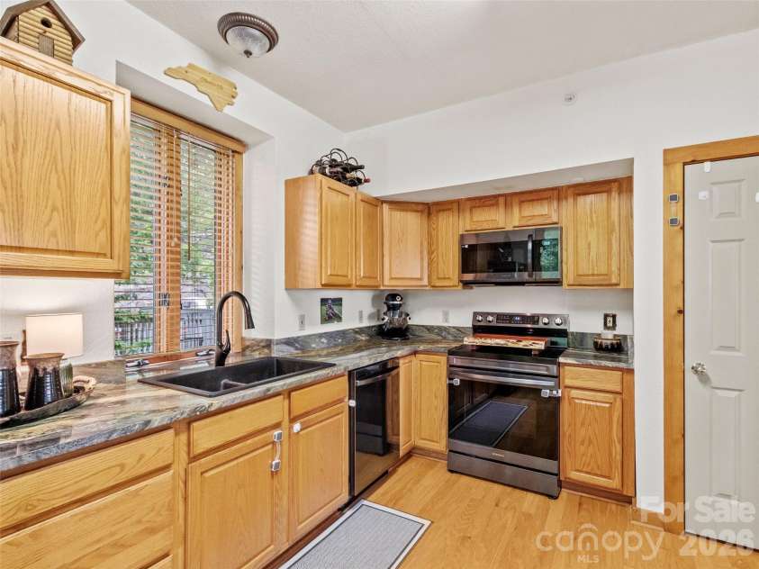 10 Stoney Falls Loop, Burnsville, NC 28714.  MLS# CAR4411184, YatesRealty ID 27036. 