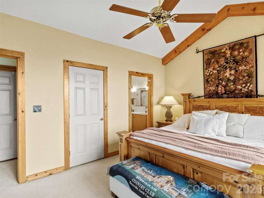 10 Stoney Falls Loop, Burnsville, NC 28714.  MLS# CAR4411184, YatesRealty ID 27036. 