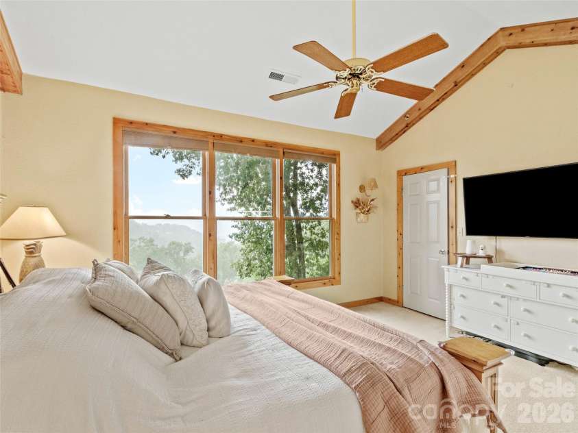 10 Stoney Falls Loop, Burnsville, NC 28714.  MLS# CAR4411184, YatesRealty ID 27036. 