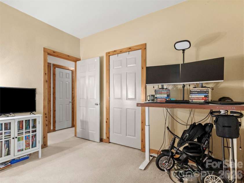 10 Stoney Falls Loop, Burnsville, NC 28714.  MLS# CAR4411184, YatesRealty ID 27036. 