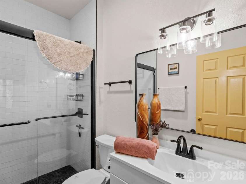 10 Stoney Falls Loop, Burnsville, NC 28714.  MLS# CAR4411184, YatesRealty ID 27036. 