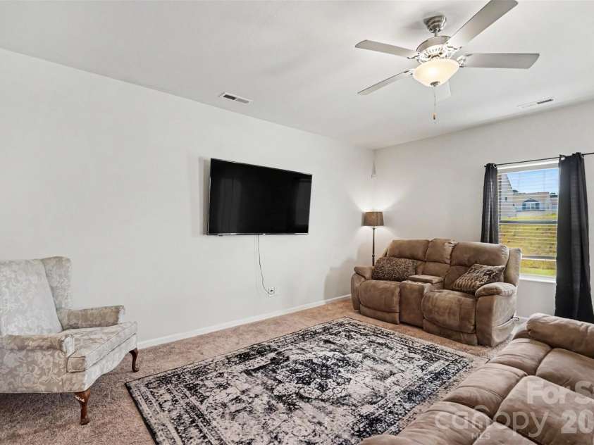 1112 Creedmore Court, Charlotte, NC 28215.  MLS# CAR4385093, YatesRealty ID 27037. 