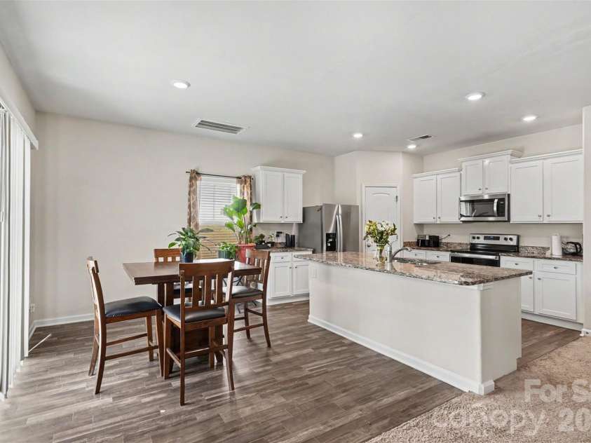1112 Creedmore Court, Charlotte, NC 28215.  MLS# CAR4385093, YatesRealty ID 27037. 