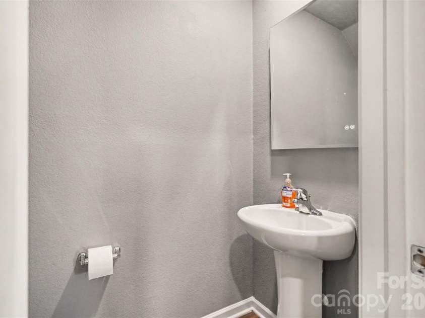 1112 Creedmore Court, Charlotte, NC 28215.  MLS# CAR4385093, YatesRealty ID 27037. 