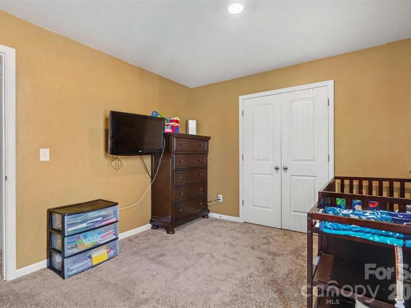 1112 Creedmore Court, Charlotte, NC 28215.  MLS# CAR4385093, YatesRealty ID 27037. 
