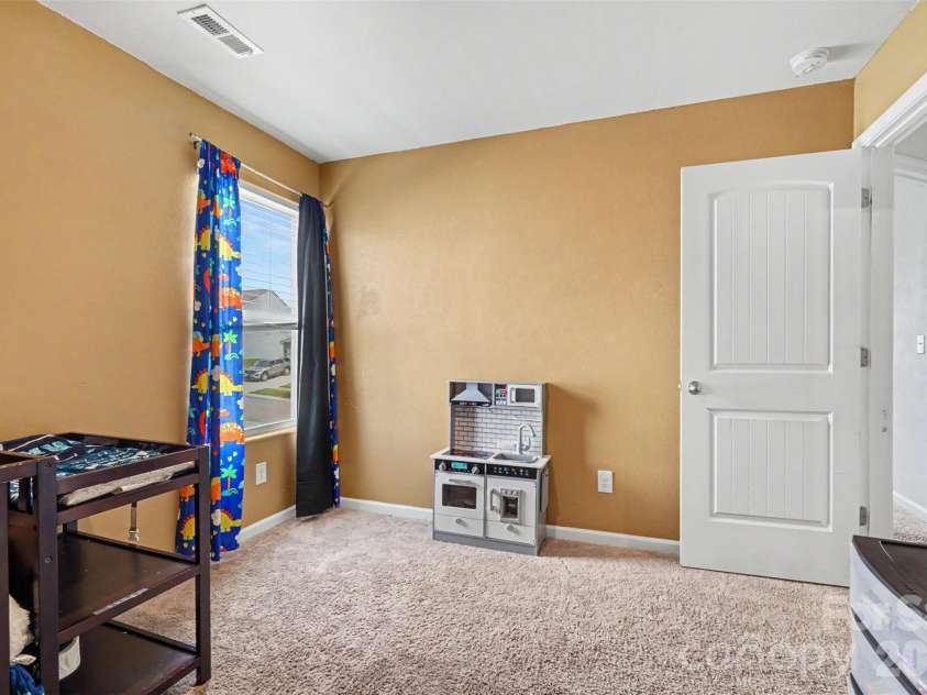 1112 Creedmore Court, Charlotte, NC 28215.  MLS# CAR4385093, YatesRealty ID 27037. 