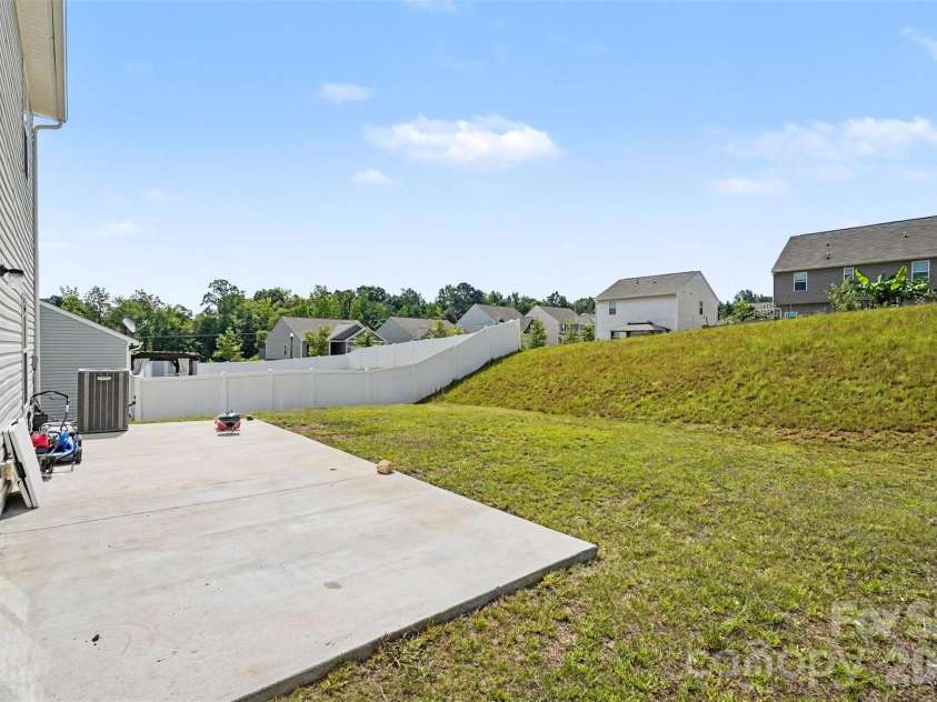 1112 Creedmore Court, Charlotte, NC 28215.  MLS# CAR4385093, YatesRealty ID 27037. 