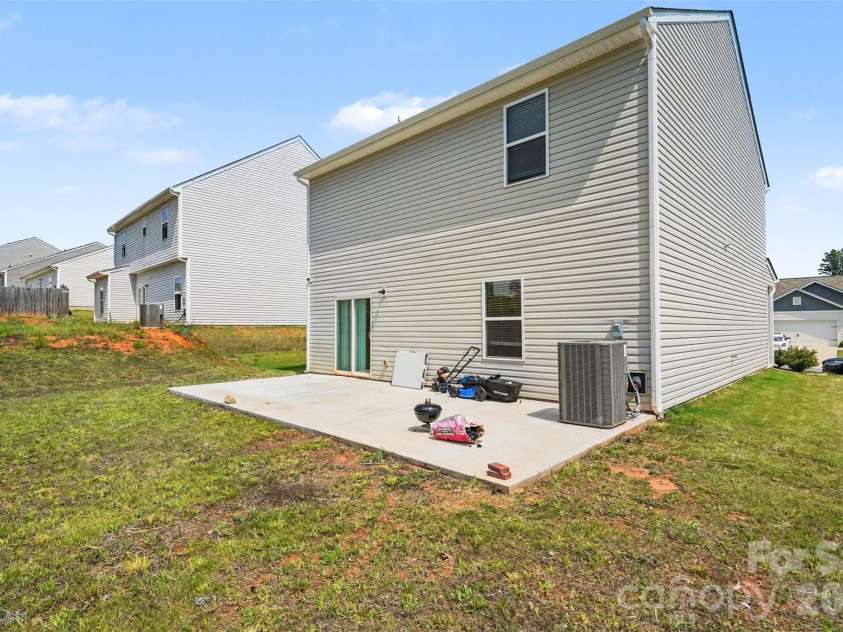 1112 Creedmore Court, Charlotte, NC 28215.  MLS# CAR4385093, YatesRealty ID 27037. 