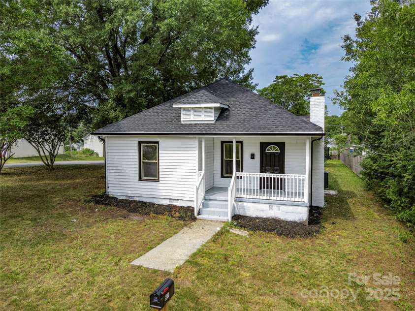 501 Apple Street, Gastonia, NC 28054.  MLS# CAR4280704, YatesRealty ID 27039. 