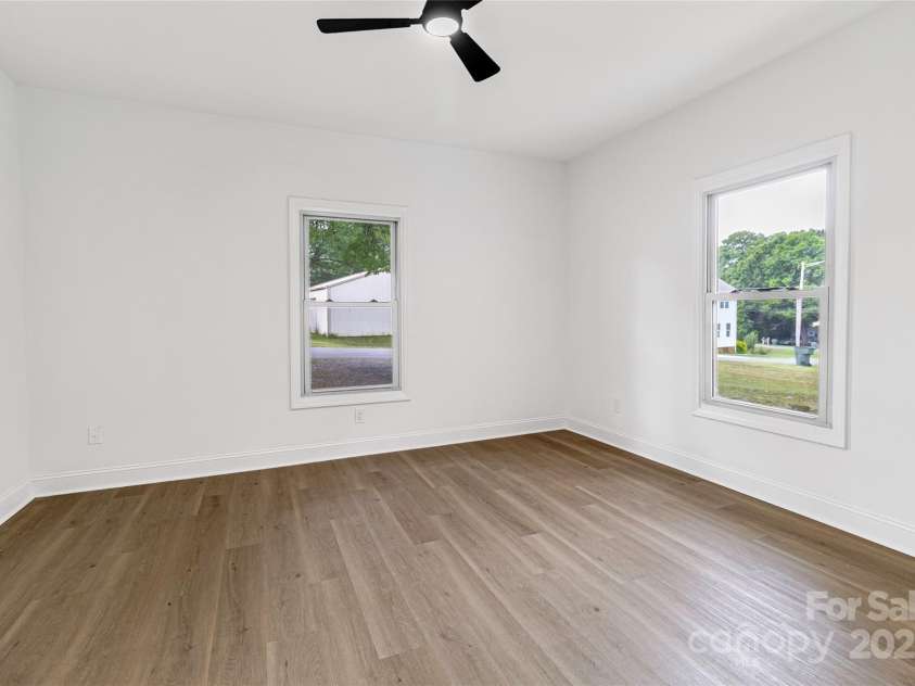 501 Apple Street, Gastonia, NC 28054.  MLS# CAR4280704, YatesRealty ID 27039. 