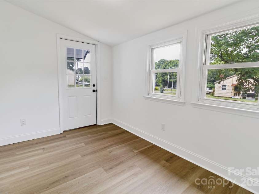 501 Apple Street, Gastonia, NC 28054.  MLS# CAR4280704, YatesRealty ID 27039. 