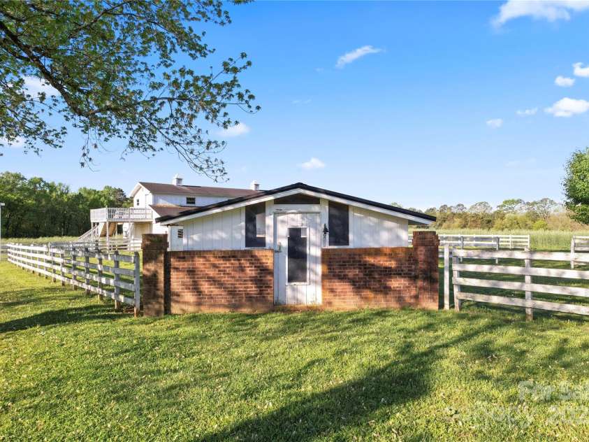 36984 B&C Carter Road, New London, NC 28127.  MLS# CAR4246178, YatesRealty ID 2704. Miniature Horse stable