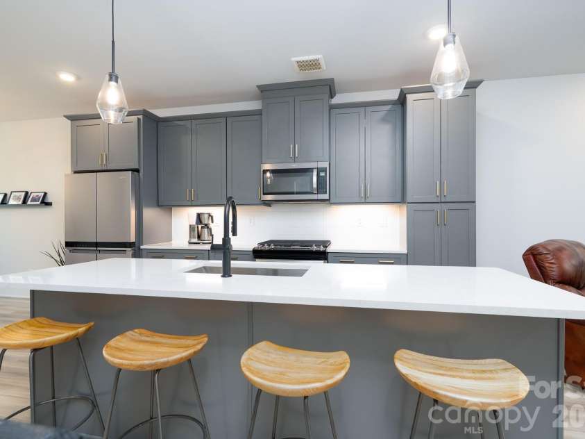 5018 Tiny Lane, Charlotte, NC 28203.  MLS# CAR4381523, YatesRealty ID 27040. 