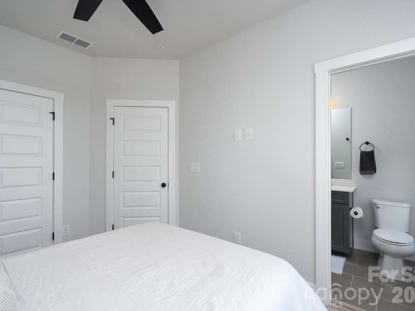 5018 Tiny Lane, Charlotte, NC 28203.  MLS# CAR4381523, YatesRealty ID 27040. 