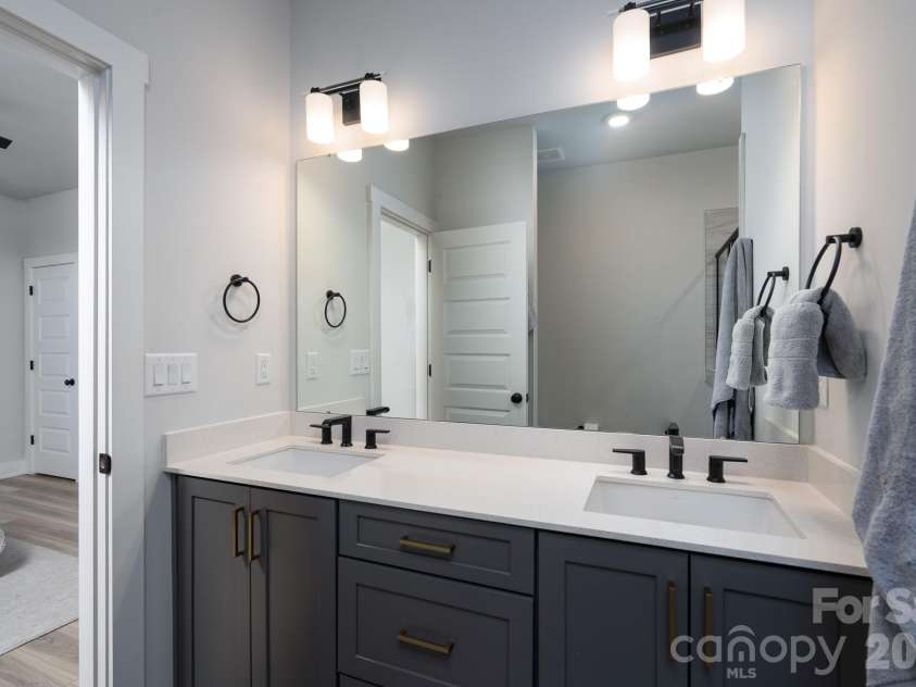 5018 Tiny Lane, Charlotte, NC 28203.  MLS# CAR4381523, YatesRealty ID 27040. 
