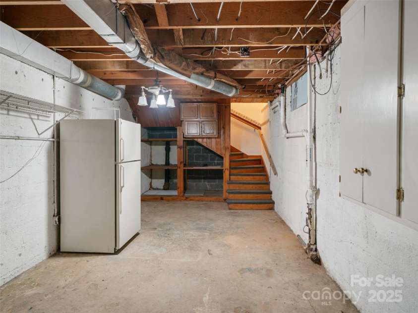 12 Robertson Street, Burnsville, NC 28714.  MLS# CAR4281124, YatesRealty ID 27041. 