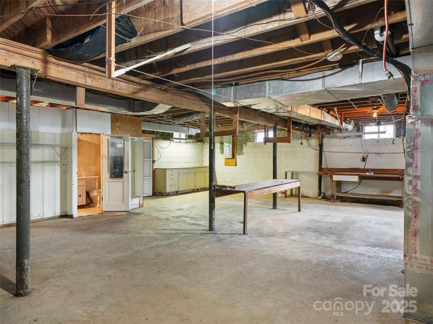 12 Robertson Street, Burnsville, NC 28714.  MLS# CAR4281124, YatesRealty ID 27041. 