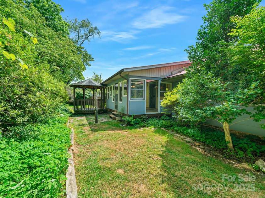 12 Robertson Street, Burnsville, NC 28714.  MLS# CAR4281124, YatesRealty ID 27041. 