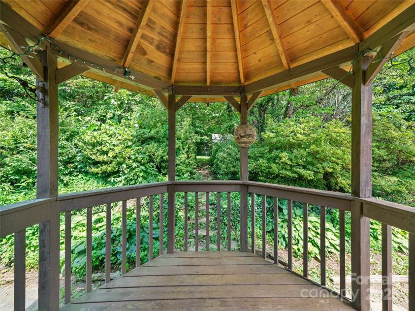 12 Robertson Street, Burnsville, NC 28714.  MLS# CAR4281124, YatesRealty ID 27041. 