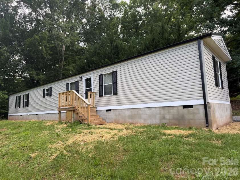 4956 CRAWLEY DALE Street, Morganton, NC 28655.  MLS# CAR4379908, YatesRealty ID 27041. 